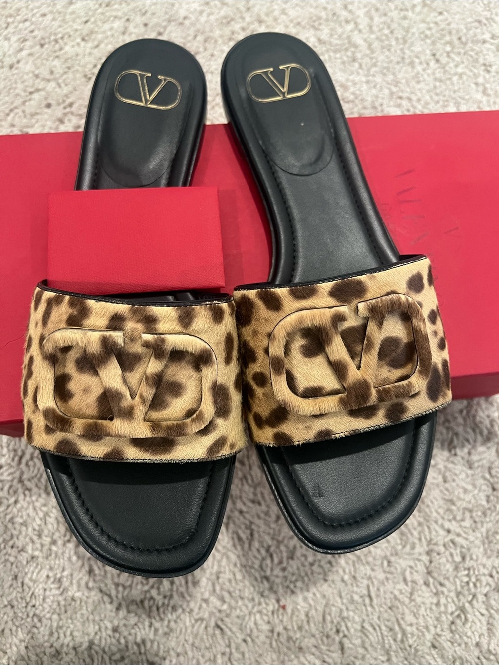 Valentino V logo leopard print sandals